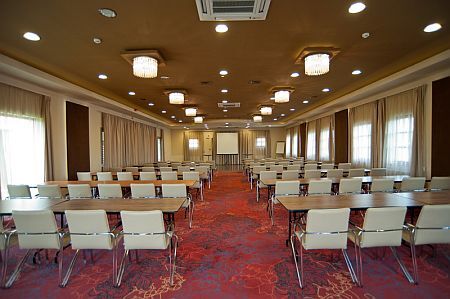 Conferentieruimte in Hotel Gastland M0 in Szigetszentmiklos - goedkope 3-sterren hotels in Hongarije