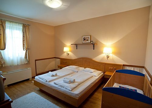 Vrije kamer in het Restaurant en Hotel Gastland M1 bij Paty - 3-sterren accommodatie in Hongarije