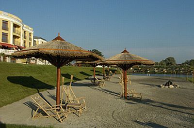 Prachtig wellnessweekend in Hongarije - 5-sterren Hotel Polus Palace in God met mooi uitzicht op het meertje en het strand