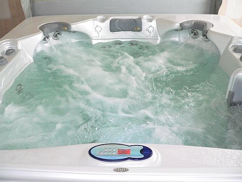 Hotelkamer met jacuzzi in de buurt van Boedapest, in Mogyorod, Hongarije - Pension en Restaurant Laguna in de nabijheid van de Hungaroring