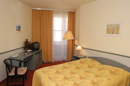 Vrije tweepersoonskamer in het 3-sterren Hotel Corvin in Boedapest - goedkope hotels in Hongarije