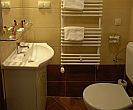 Nieuw hotel in de binnenstad van Boedapest - badkamer van het City Hotel Boedapest