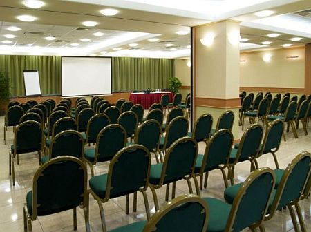 Samenvoegbare vergaderzalen van het Hotel Arena met een totale capaciteit van 330 personen