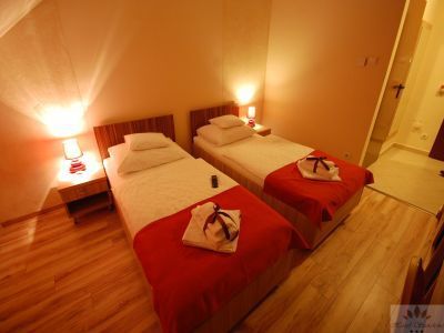 Beschikbare hotelkamer in de wijk Kispest van Boedapest met mooie badkamer in een elegante omgeving