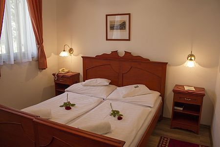 Visegrad kasteel hotel en spa, mooie tweepersoonskamer met uitzicht op de Donau