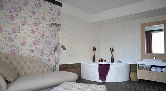 Suite met hoekbad in Esztergom in Portobello Yacht Hotel