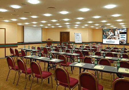 Conferentieruimte in het Hotel Budapest - viersterren en airconditioned hotel vlakbij het Moskouplein (Moszkva tér)