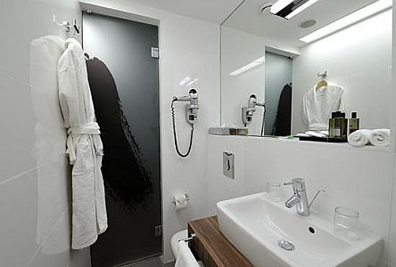 Hotel Nemzeti Budapest MGallery - badkamer van het 4-sterren hotel in het centrum van Boedapest